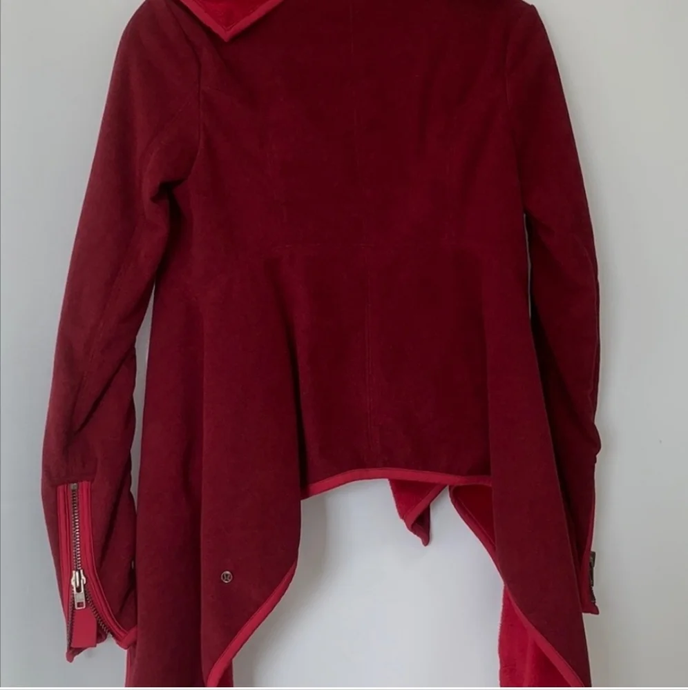 Lululemon Presence of Mind Red Fleece Wrap size 6 NWT